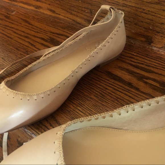 Cream colored Vince Camuto leather flats with ankle ties 8M - Picture 4 of 6